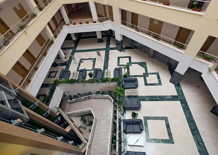 Luna 4* غولدن ساندز