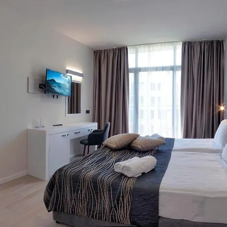 Ξενοδοχείο Luna 4*